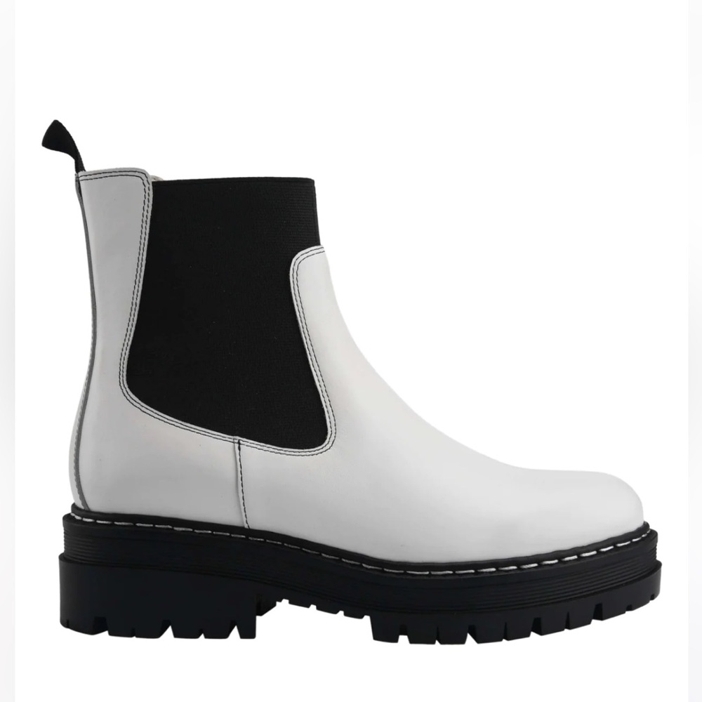 Marc Fisher White CHELSEA LUGSOLE Boots US 7